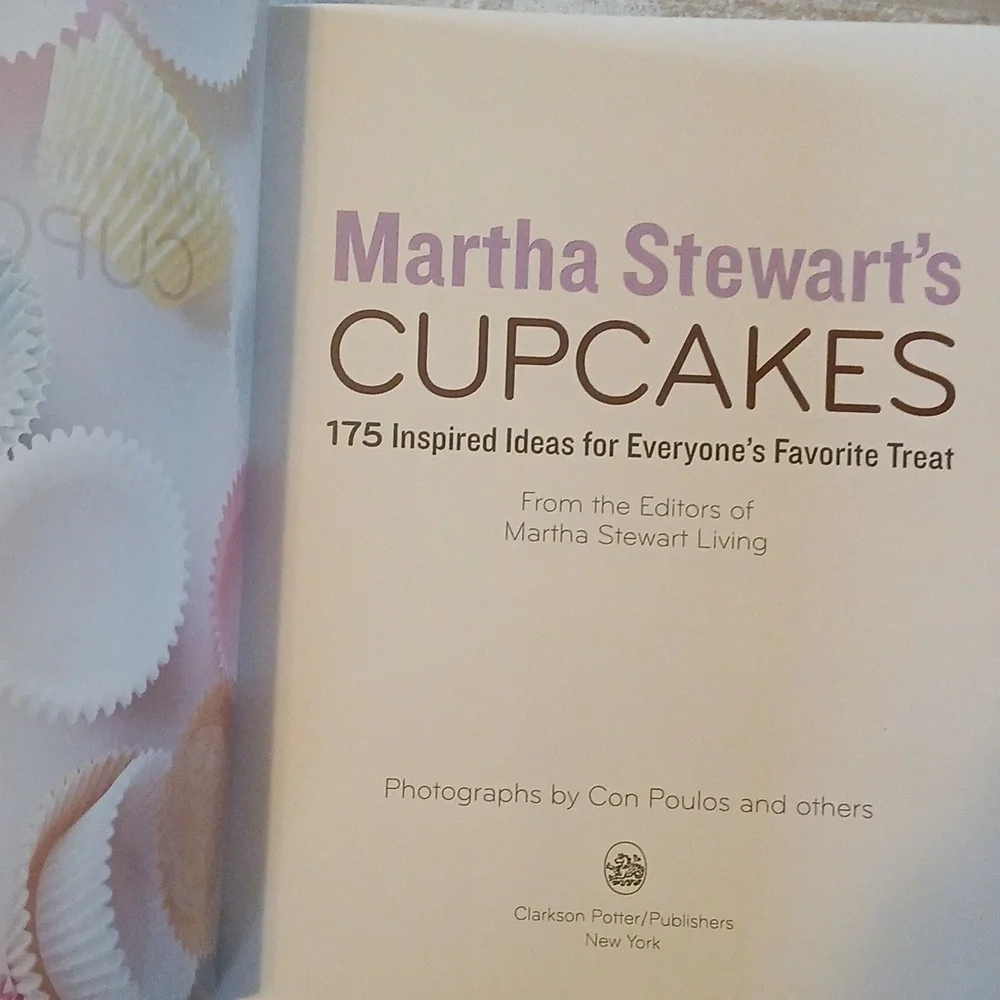 Martha Stewart Cupcakes Book 175 Ideas Paperback First Edition A Baking Guide